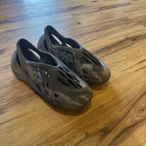 adidas Yeezy Foam Runner RNR Mx Granite Gray Men’s Size 10